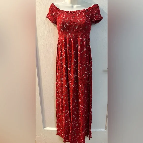 Spring Sale AEROPOSTALE Red Floral Maxi Dress with Slits on both sides Spring Sale AEROPOSTALE Red Floral Maxi Dress with Slits on both sides